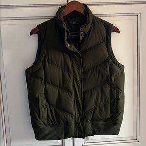 GAP Goose Down Quilted Puffer Vest Full Zip  Forrest Green Pockets Womens Medium
